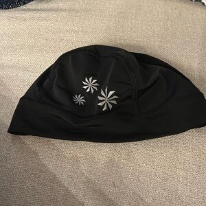 Athleta beanie with opening in back for ponytail